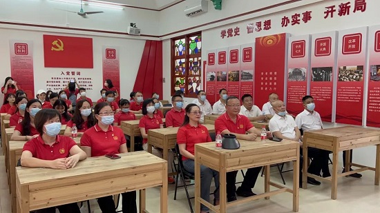 喜迎二十大 永遠跟黨走 奮進新征程——白云山潘高壽職能二支部黨員、團委與王老吉藥業(yè)第四黨支部、團委學習共建1.jpg