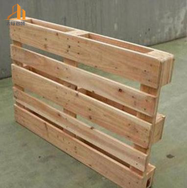 地腳板對木托盤廠家的作用.jpg